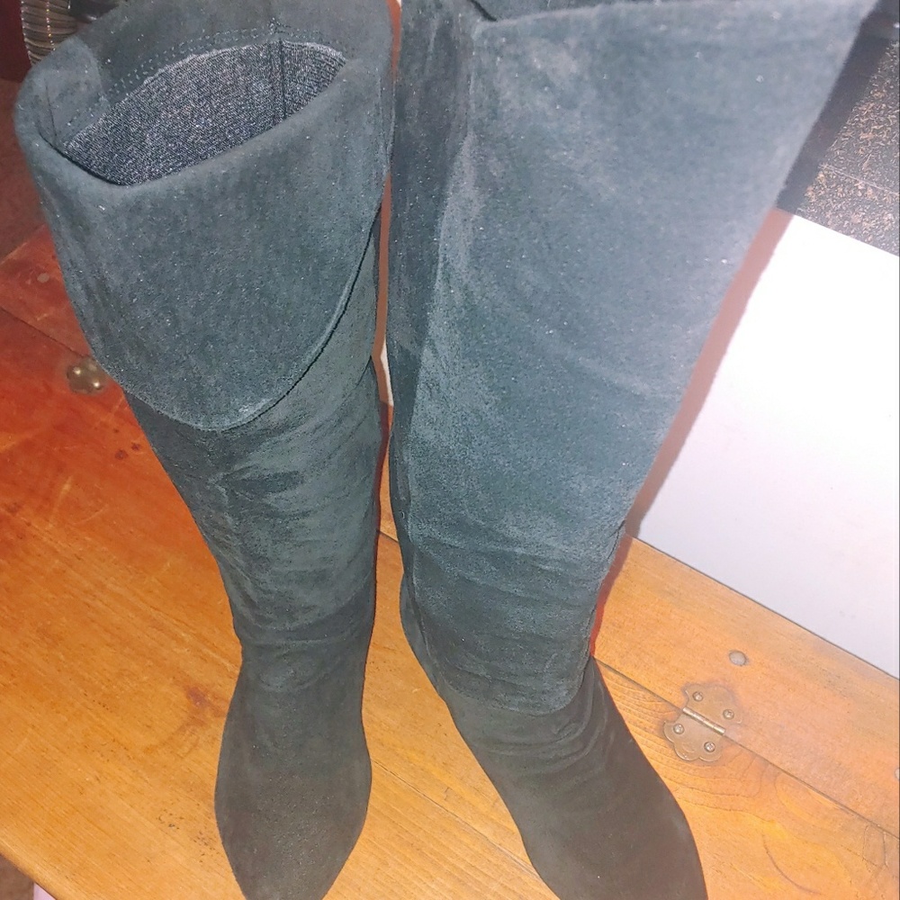 Classique Black Suede Boots